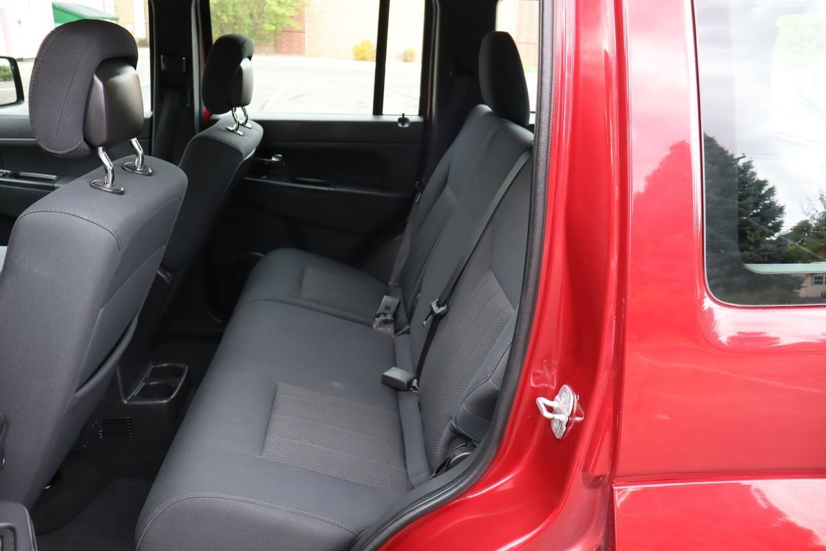 Used 2012 Jeep Liberty Sport w/ Driver Convenience Group AWD/4WD image 22