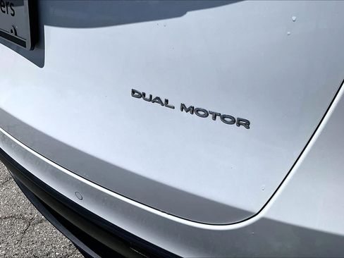 Used 2021 Tesla Model Y Long Range AWD/4WD image 9
