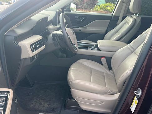 Used 2022 Lincoln Aviator Grand Touring w/ Equipment Group 301A AWD/4WD image 10