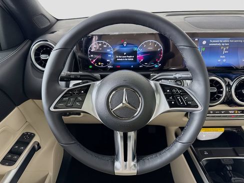 Used 2026 Mercedes-Benz GLB 250 4MATIC image 11