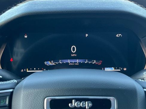 Used 2025 Jeep Grand Cherokee Altitude image 24