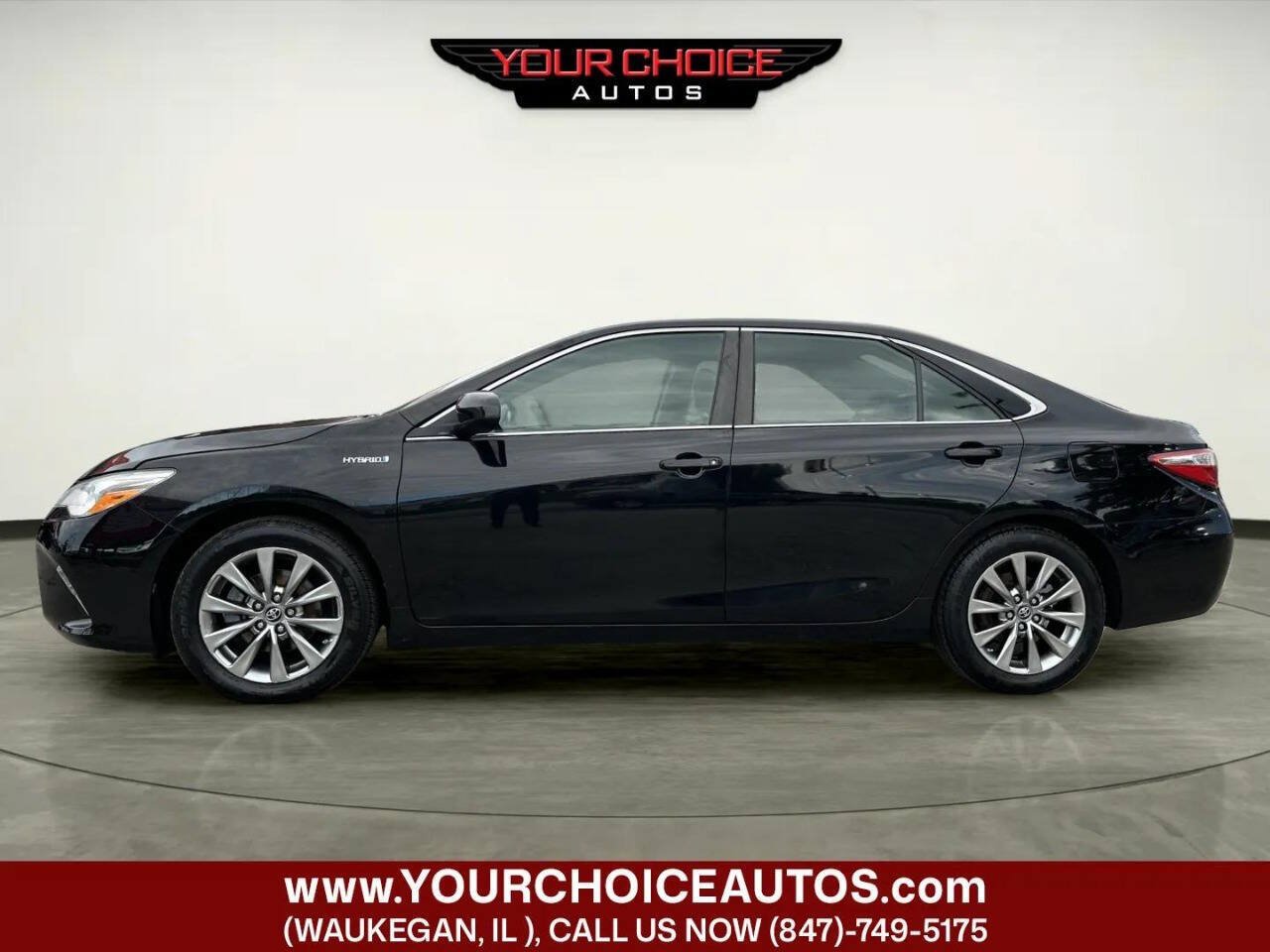 Used 2017 Toyota Camry XLE w/ Moonroof Package FWD image 2