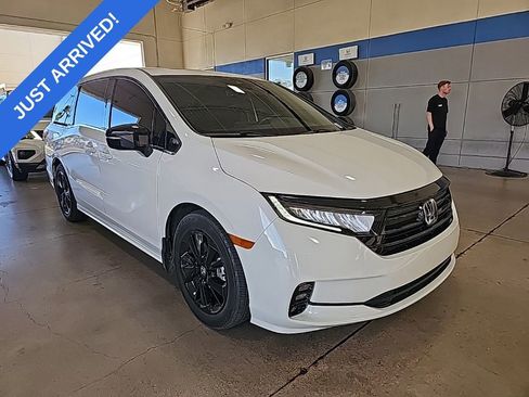 Used 2023 Honda Odyssey Sport image 2