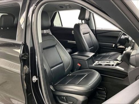 Used 2022 Ford Explorer XLT w/ Equipment Group 202A AWD/4WD image 7