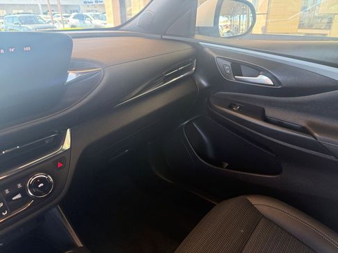 Used 2025 Buick Envista Preferred image 36