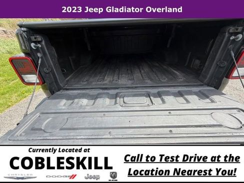 Used 2023 Jeep Gladiator Overland AWD/4WD image 12