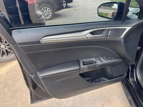 Used 2019 Ford Fusion SE FWD image 15