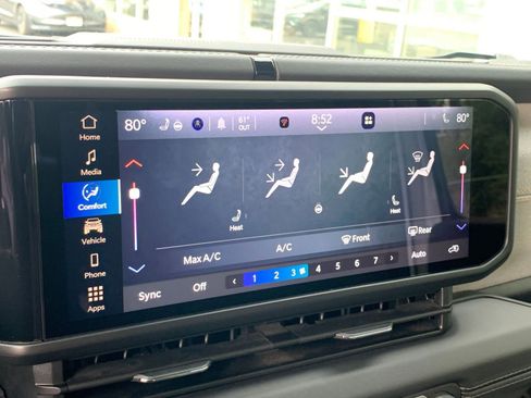 Used 2025 Jeep Wrangler Sahara image 21