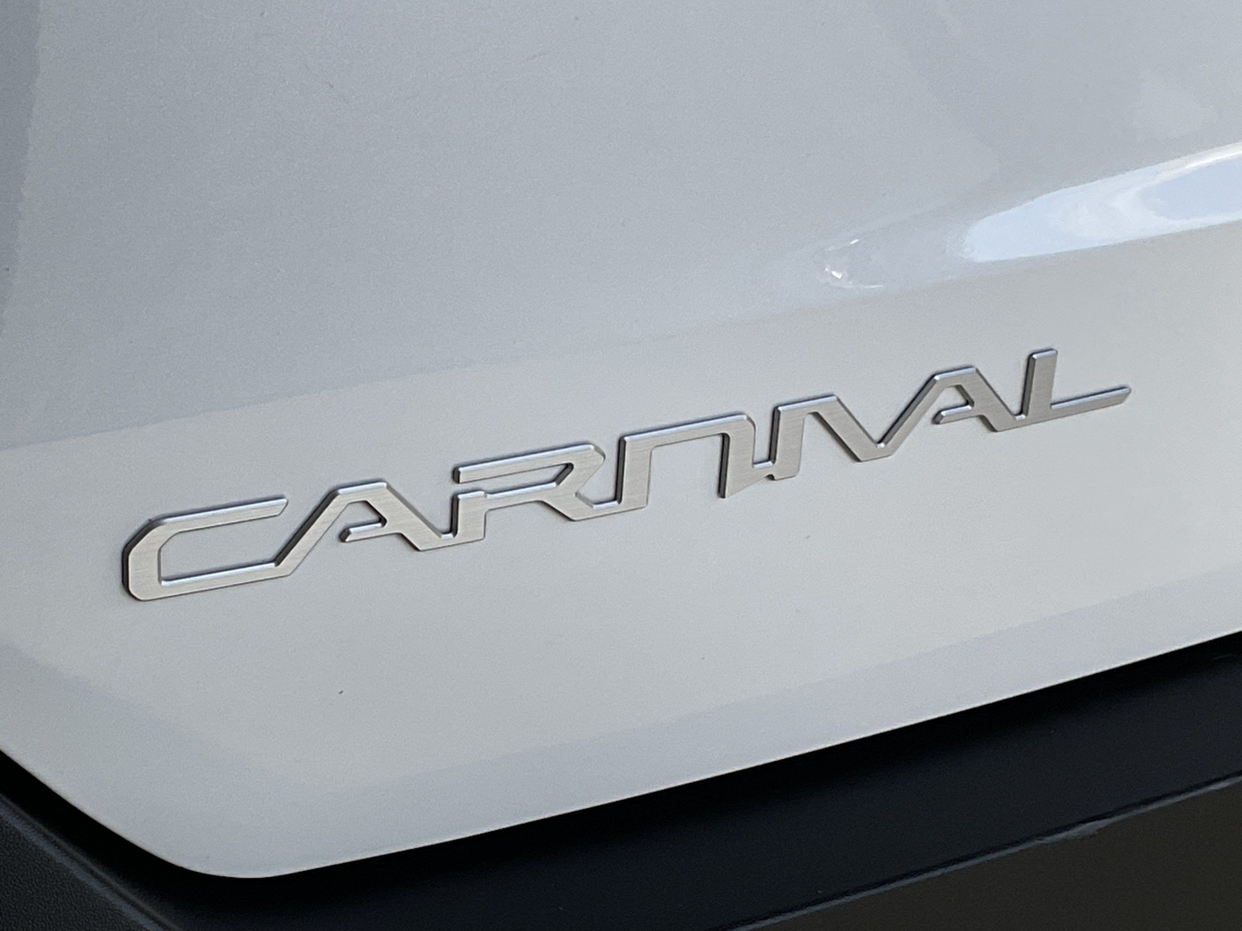 Used 2026 Kia Carnival LXS FWD image 7