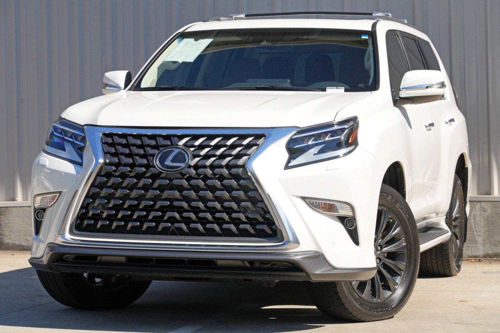Used 2023 Lexus GX 460 Premium w/ Accessory Package AWD/4WD image 3