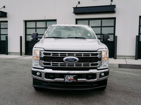 Used 2024 Ford F350 XLT image 2