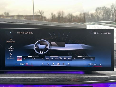 Used 2023 BMW 760i xDrive w/ Executive Package image 19