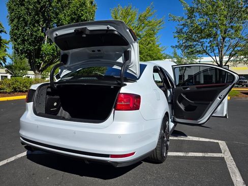 Used 2017 Volkswagen Jetta GLI FWD image 28