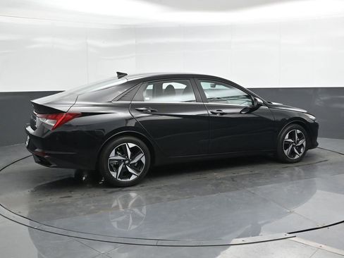 Used 2023 Hyundai Elantra Limited w/ Cargo Package image 3