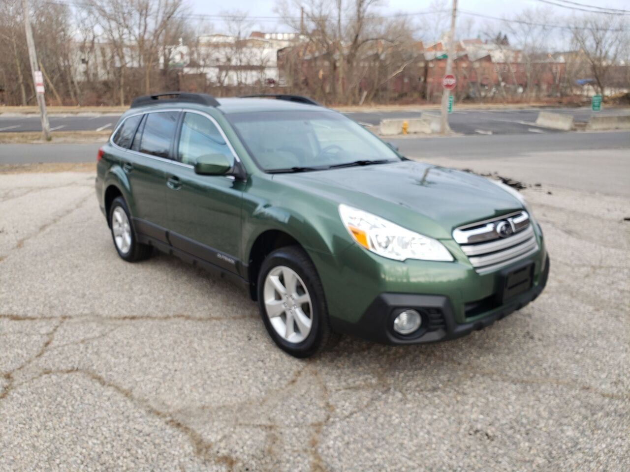 Used 2013 Subaru Outback 2.5i Premium AWD/4WD image 1