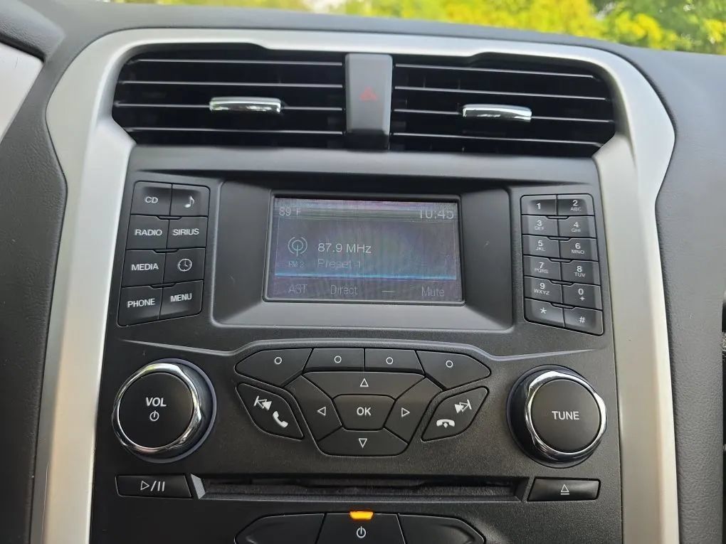 Used 2014 Ford Fusion SE FWD image 26