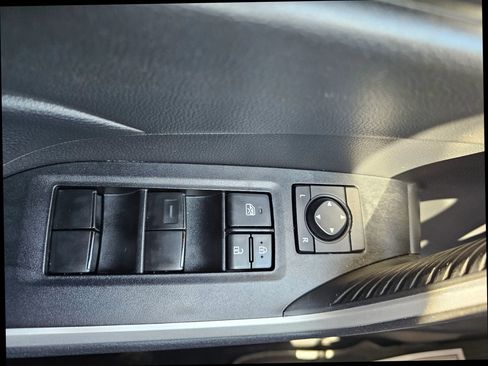 Used 2022 Toyota RAV4 LE AWD/4WD image 18