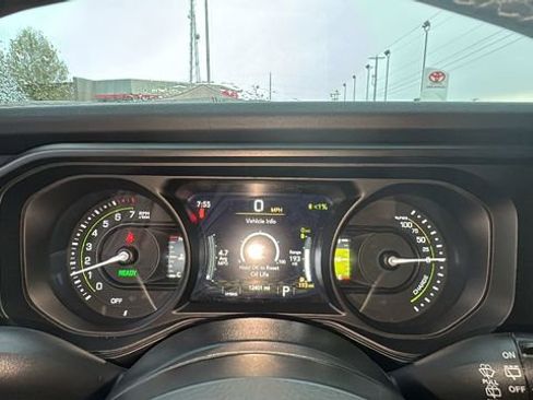 Used 2025 Jeep Wrangler Unlimited Rubicon 4xe w/ Convenience Group image 16