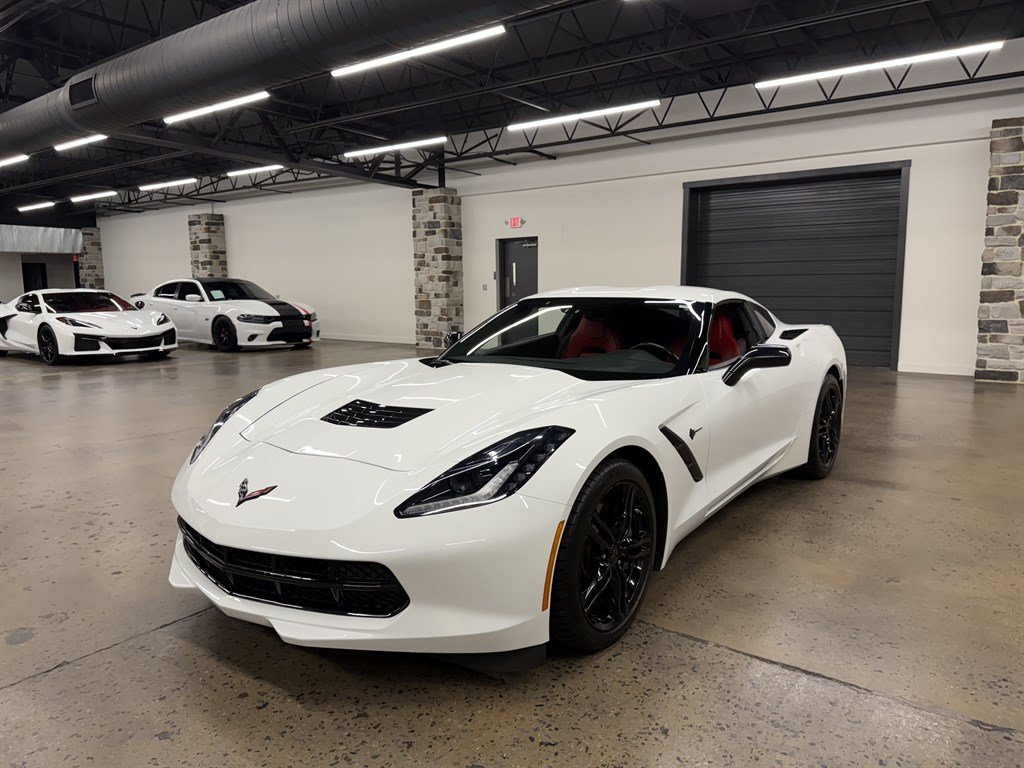Used 2017 Chevrolet Corvette Stingray Coupe w/ Carbon Flash Badge Package RWD image 3
