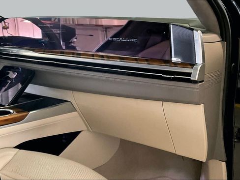 Used 2025 Cadillac Escalade Sport Platinum w/ LPO, ONYX Package AWD/4WD image 17