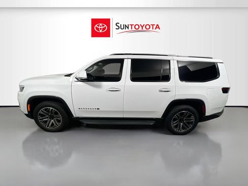 Used 2022 Jeep Wagoneer Series III w/ Flexible Seating Group image 7