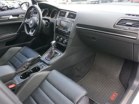 Used 2017 Volkswagen GTI SE FWD image 16