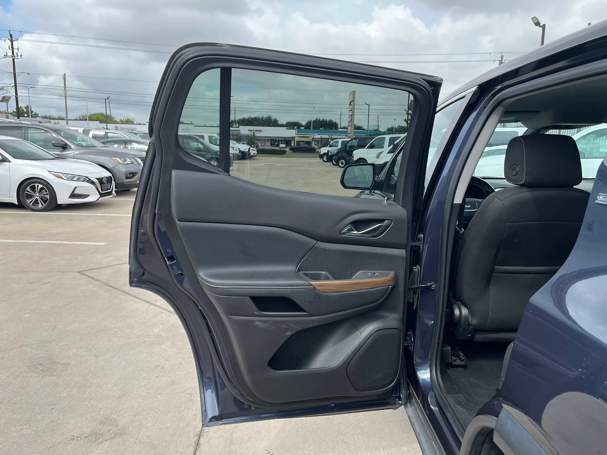 Used 2019 GMC Acadia SLE AWD/4WD image 30