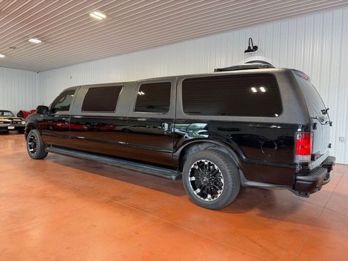 Used 2005 Ford Excursion XLS RWD image 10