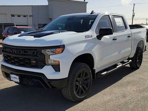 Used 2026 Chevrolet Silverado 1500 Custom Trail Boss w/ Turbomax Blackout Package AWD/4WD image 4