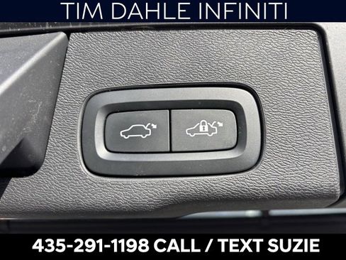 Used 2023 Volvo XC60 B5 Plus image 19