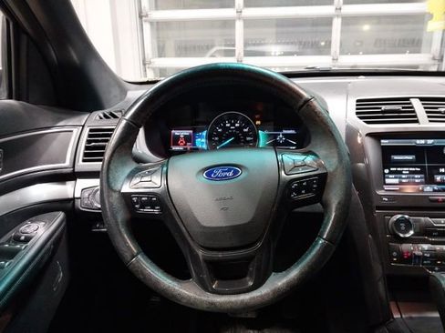 Used 2016 Ford Explorer XLT w/ Equipment Group 202A image 11