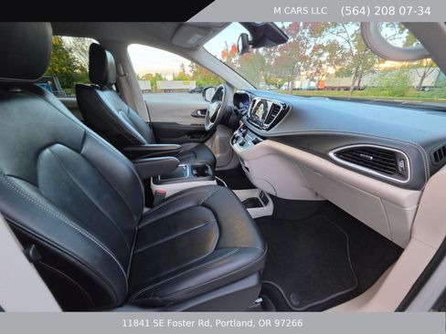 Used 2024 Chrysler Pacifica Limited FWD image 13