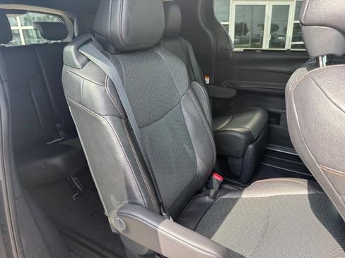 Used 2025 Toyota Sienna Limited AWD/4WD image 12