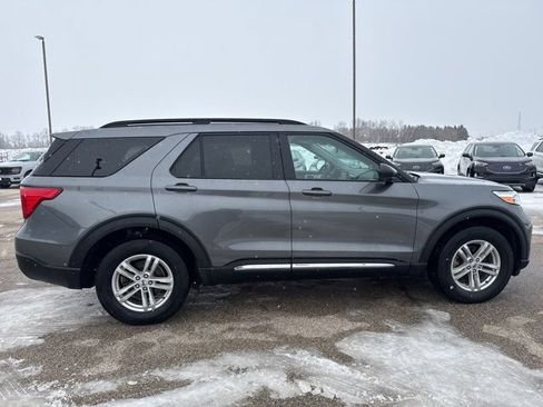 Used 2023 Ford Explorer XLT w/ Equipment Group 202A image 4