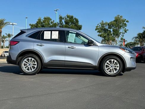 Used 2022 Ford Escape SE FWD image 2