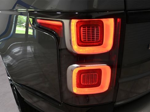 Used 2019 Land Rover Range Rover Long Wheelbase Supercharged AWD/4WD image 37