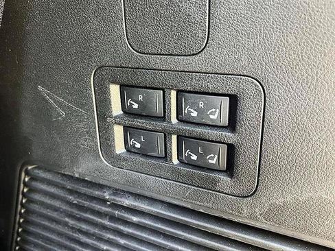 Used 2025 Nissan Armada SL w/ Captain's Chari Seat Package RWD image 48