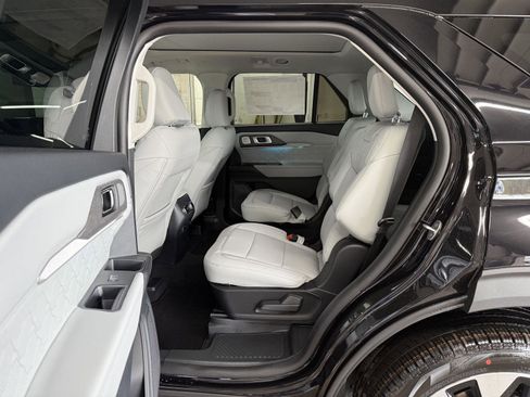 New 2026 Ford Explorer Platinum AWD/4WD image 17