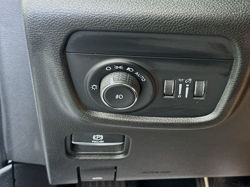 Used 2022 Jeep Grand Cherokee Limited AWD/4WD image 10