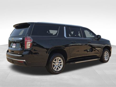 Used 2022 Chevrolet Suburban LT w/ Luxury Package RWD image 6
