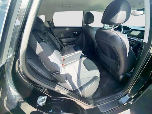 Used 2022 Kia Niro EX FWD image 27