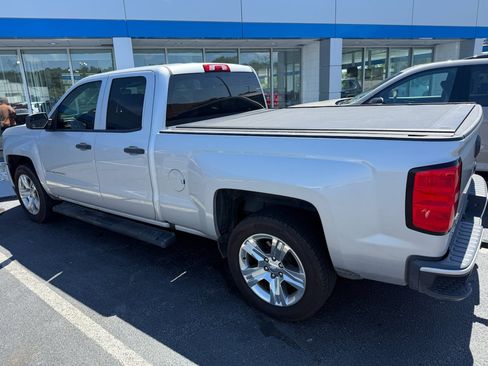 Used 2017 Chevrolet Silverado 1500 Custom w/ Custom Convenience Package RWD image 4