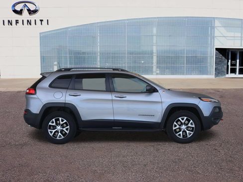 Used 2018 Jeep Cherokee Trailhawk AWD/4WD image 54