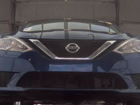 Used 2019 Nissan Sentra SV w/ Special Edition Package FWD image 4