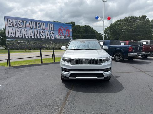 Used 2022 Jeep Grand Wagoneer Series III AWD/4WD image 3