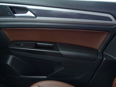 Used 2021 Volkswagen Atlas SE w/ Towing Package image 9