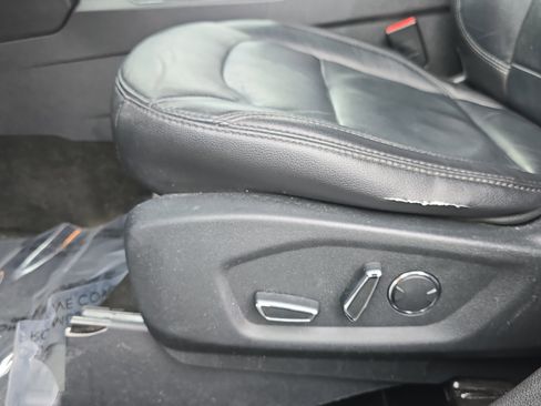 Used 2018 Ford Explorer XLT w/ Equipment Group 202A image 27