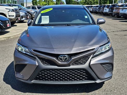 Used 2020 Toyota Camry SE image 2