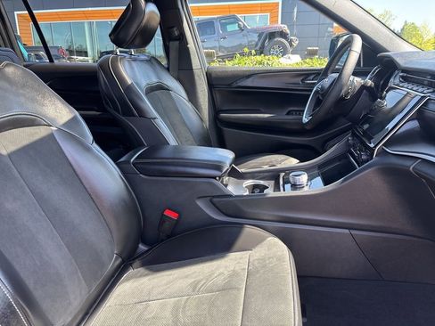 Used 2025 Jeep Grand Cherokee L Altitude AWD/4WD image 17