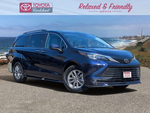 Used 2026 Toyota Sienna XLE FWD image 1